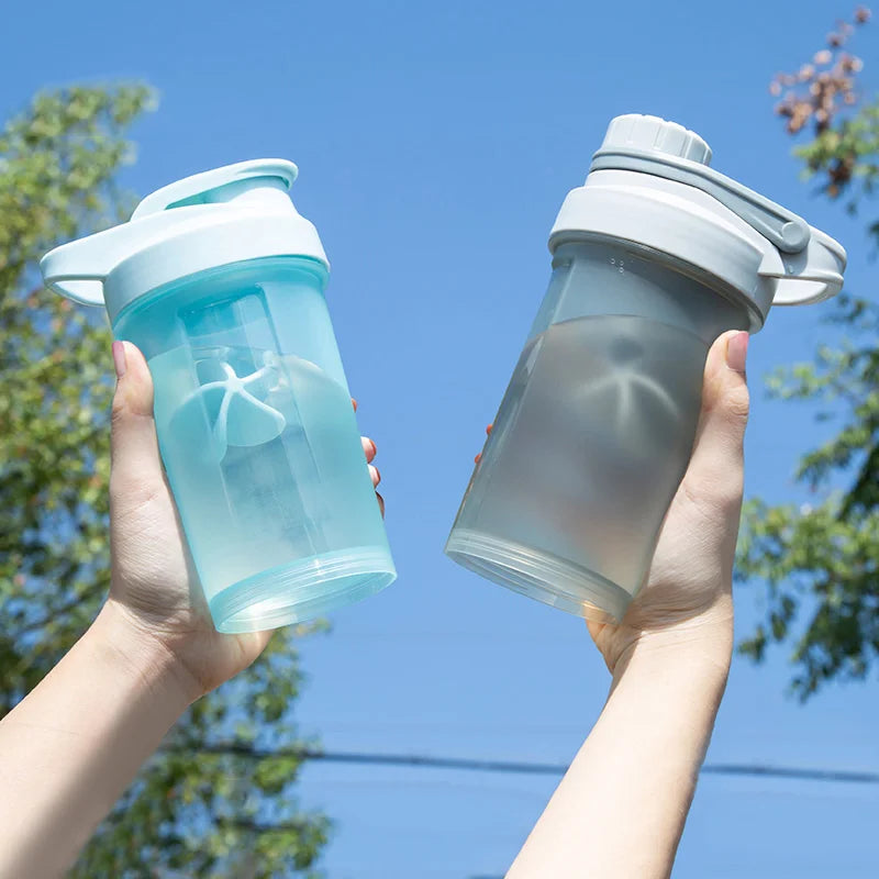Bouteille d'eau de sport Shake Cup, tasse à boire créative en plastique, tasse de mélange à haute capacité pour poudre de protéines, lactosérum, milkshake