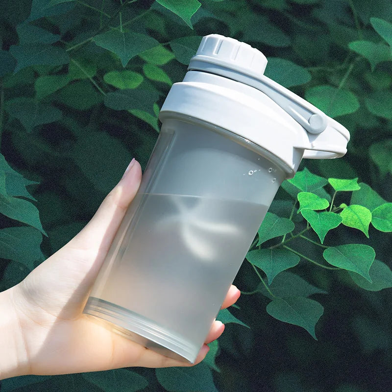 Bouteille d'eau de sport Shake Cup, tasse à boire créative en plastique, tasse de mélange à haute capacité pour poudre de protéines, lactosérum, milkshake